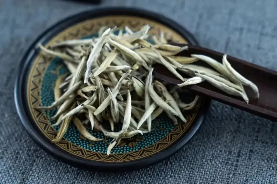 Hongshan White Hair Silver Needle white tea